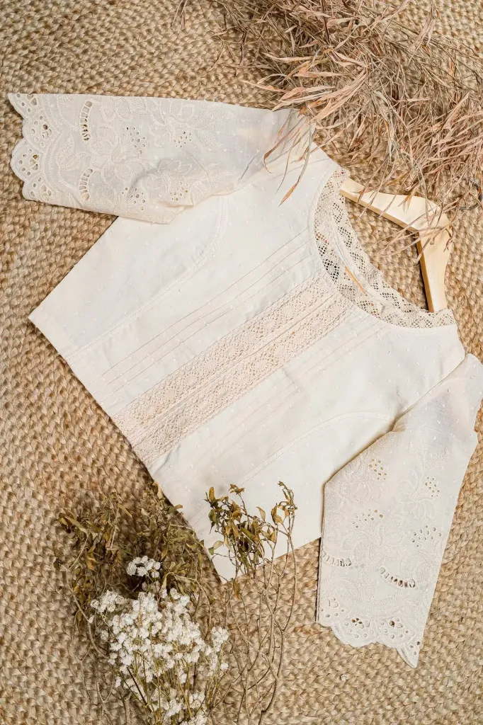 [0202] Off-white Victorian Blouse (32, Sleeveless)