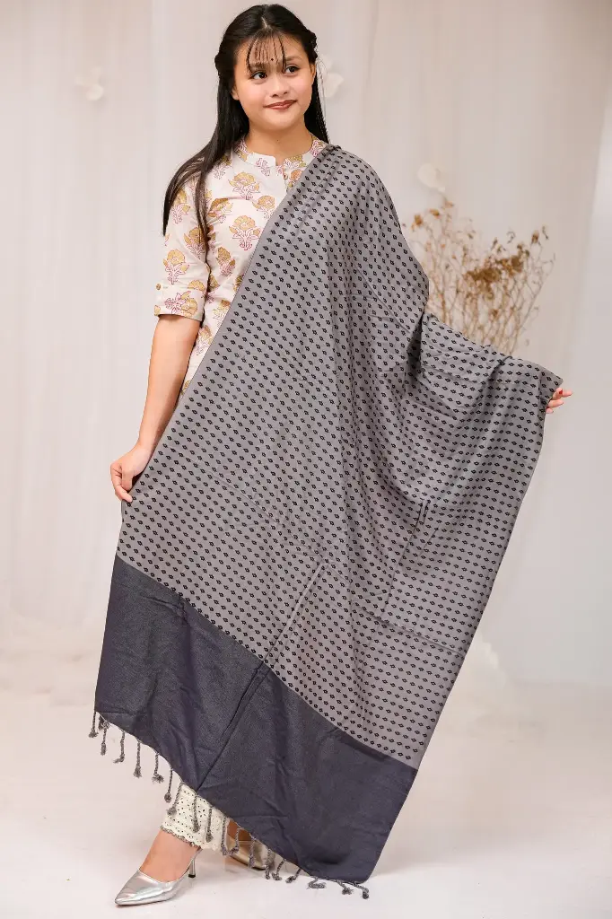 [1001] Ash Black Small Design Screen Print Shawl