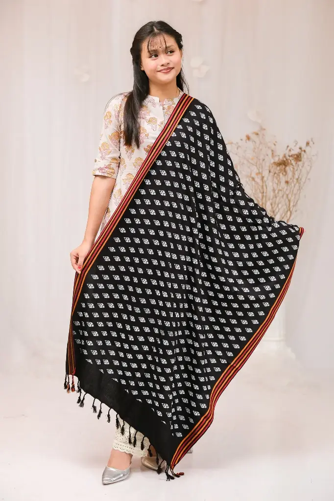 [1001] Black White Screen Print Shawl