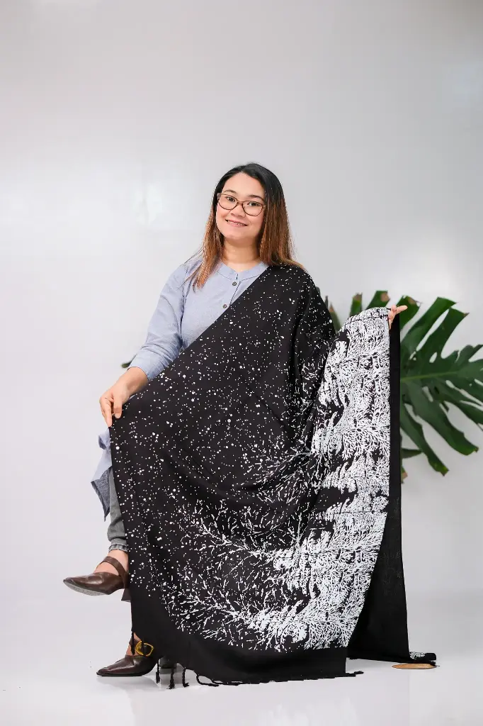 Black Snowfall Design Screen Print Viscose Shawl