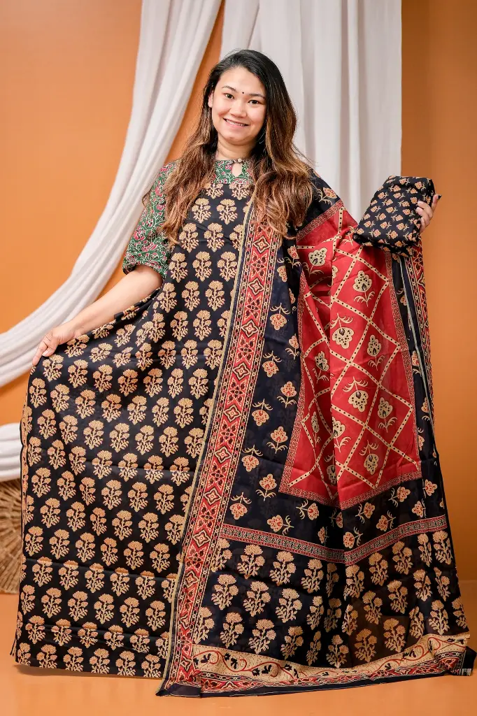 Black Kalamkari Motif Cotton Slab Unstitched Three Piece