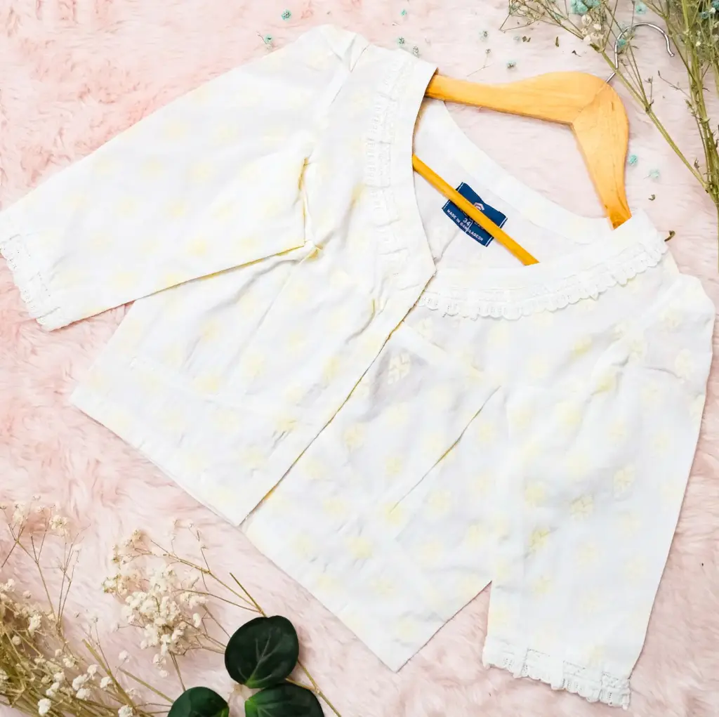 White Body White Lace Sleeve & Nack Screen Print Cotton Blouse