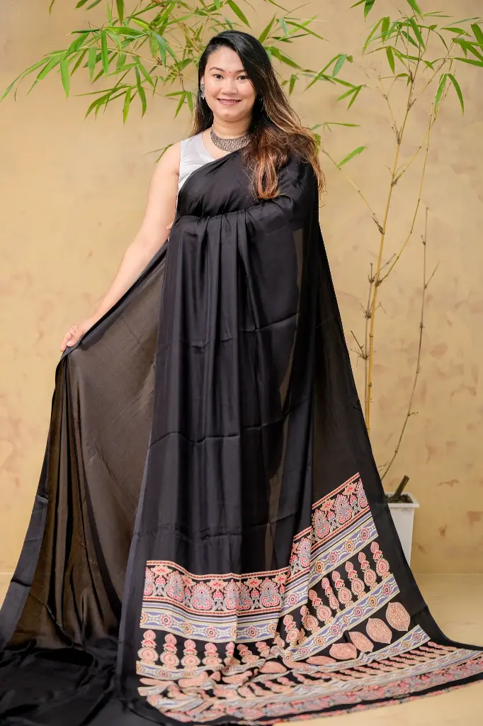 [0114] Black Azrakh Silk Sharee
