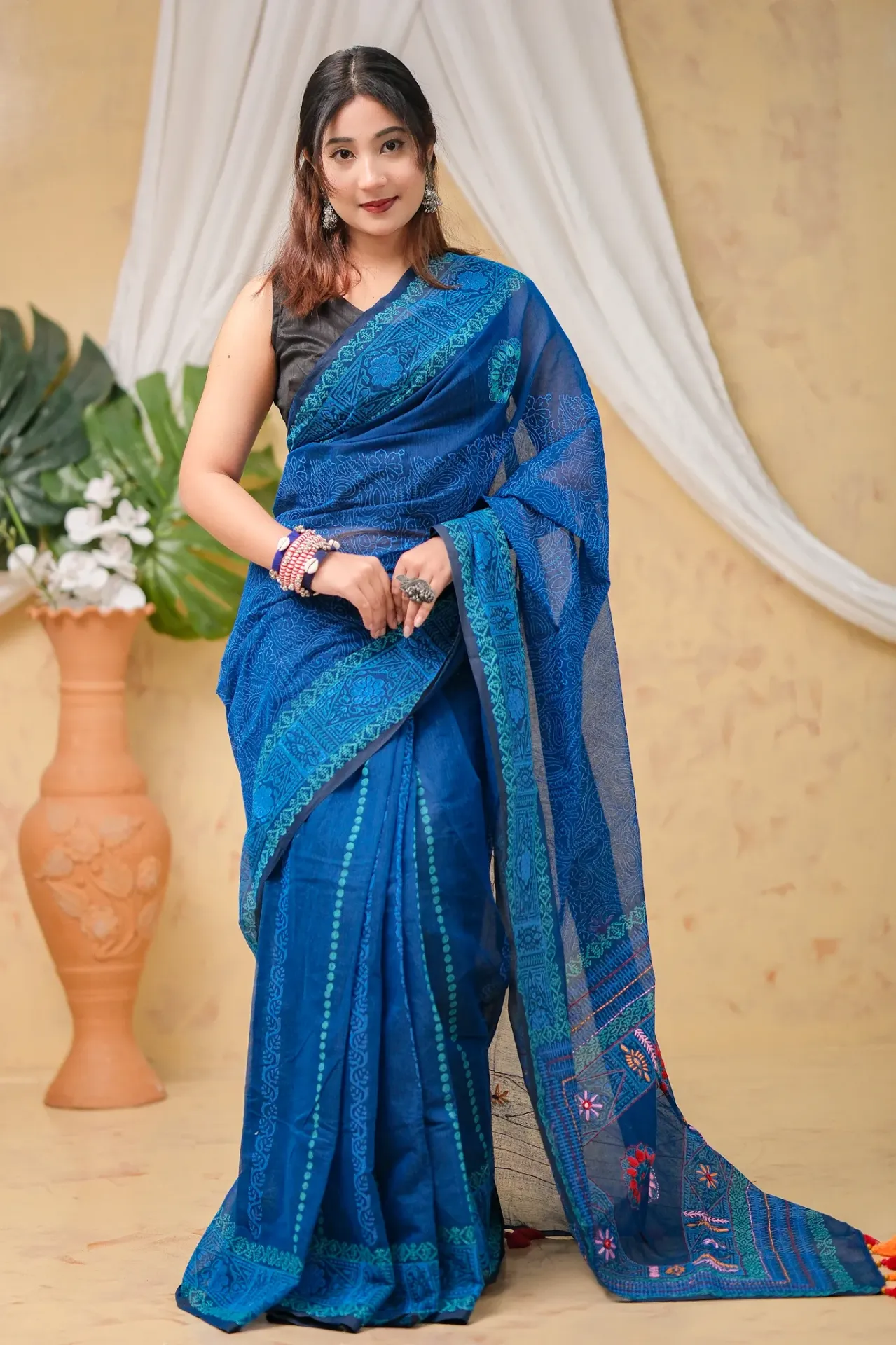 [0134] Blue Hand Work Sharee