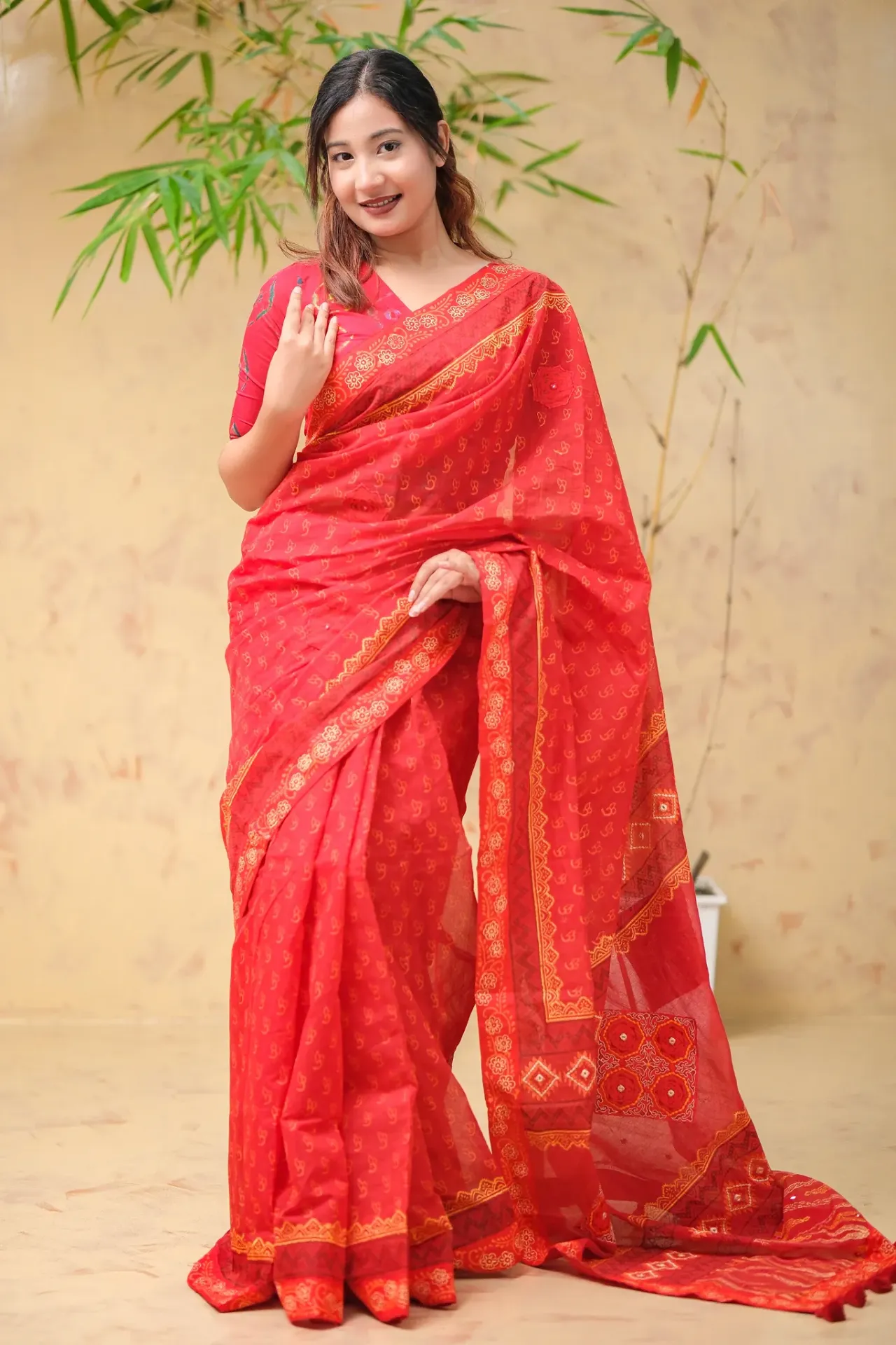 Red Hand Work Sharee