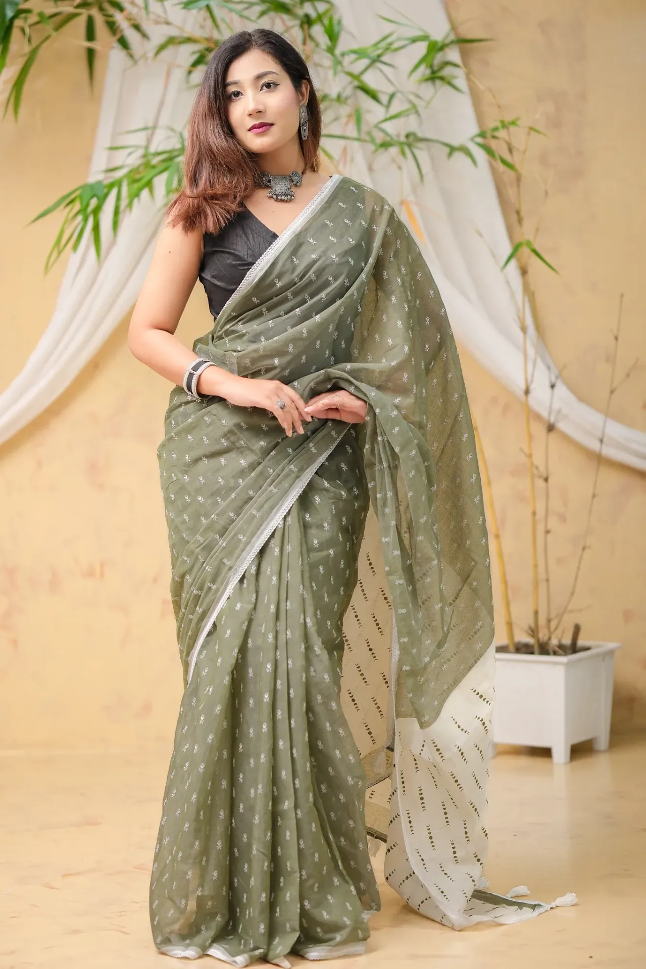[0103] Olive Green Body Off-White Anchal Screen Print Cotton Sharee
