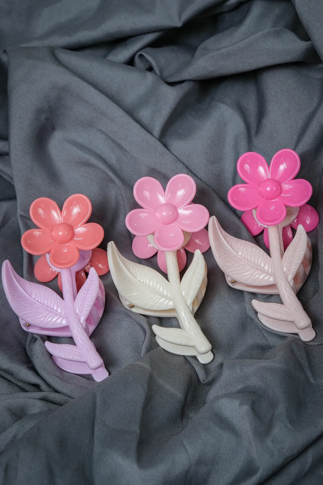 Leaf Flower Motif Claw Clip