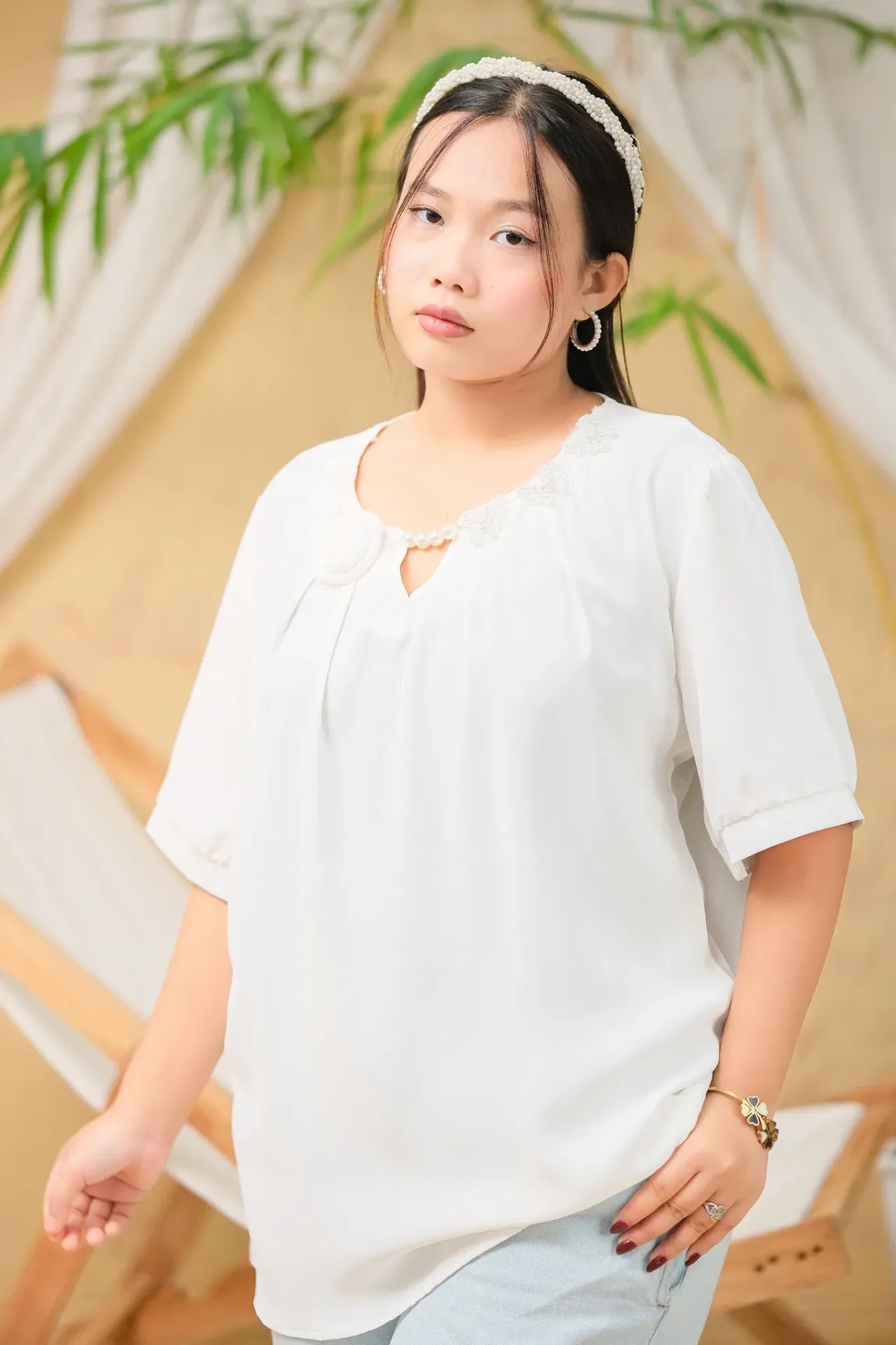 [1601] Pearl Neckline Blended Imported Top (White)