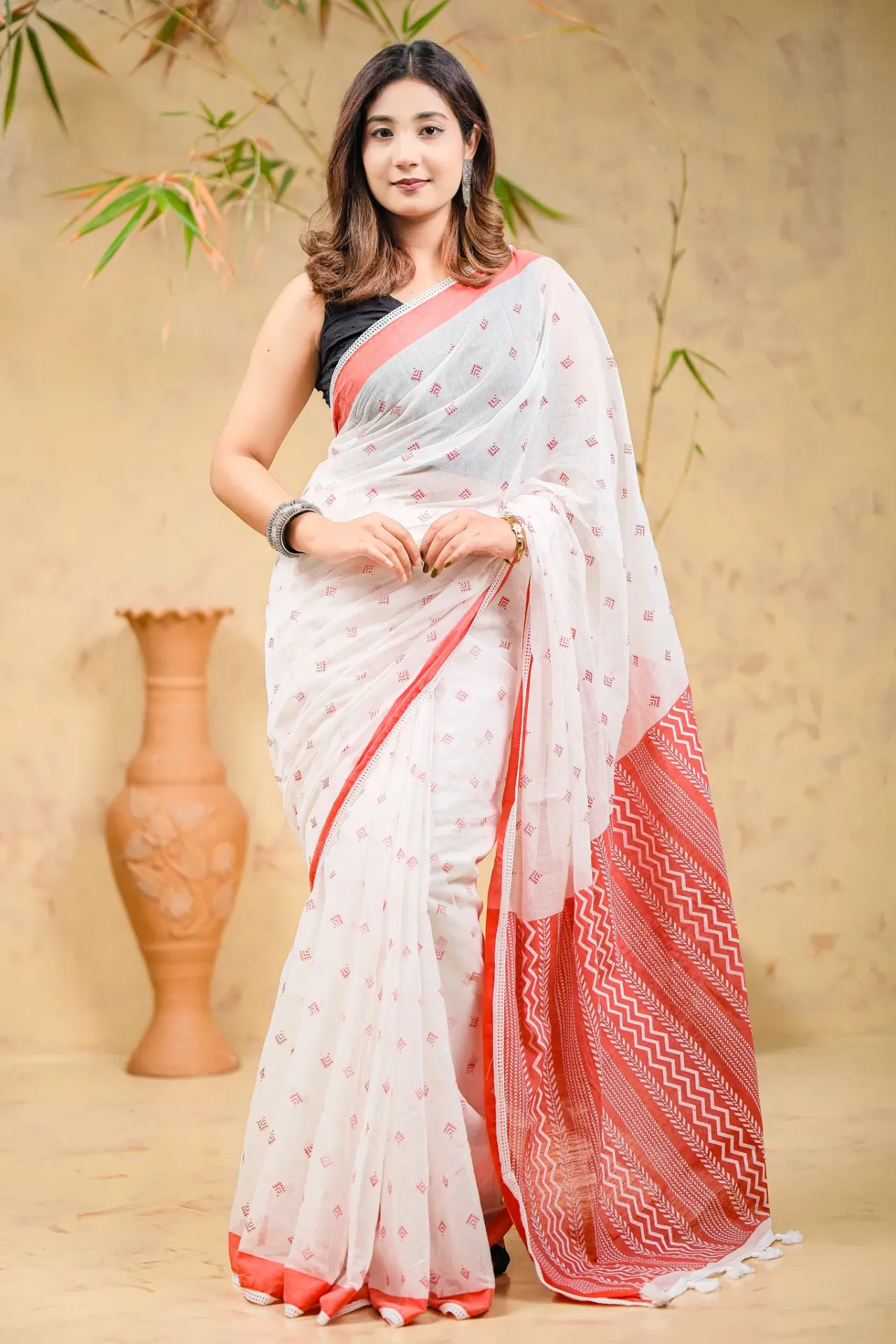 [0108] Milk White Body Scarlet Red Zigzag Anchal Mix Cotton Sharee