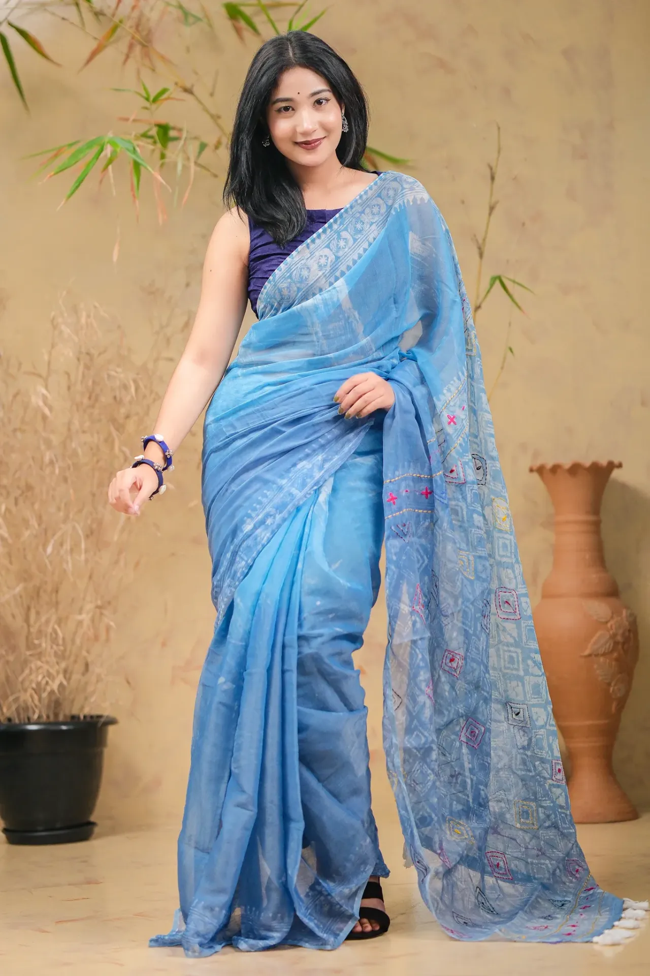 [0134] Shaded Blue Ocean Dual Tone Geometric Anchal Hand Work Sharee