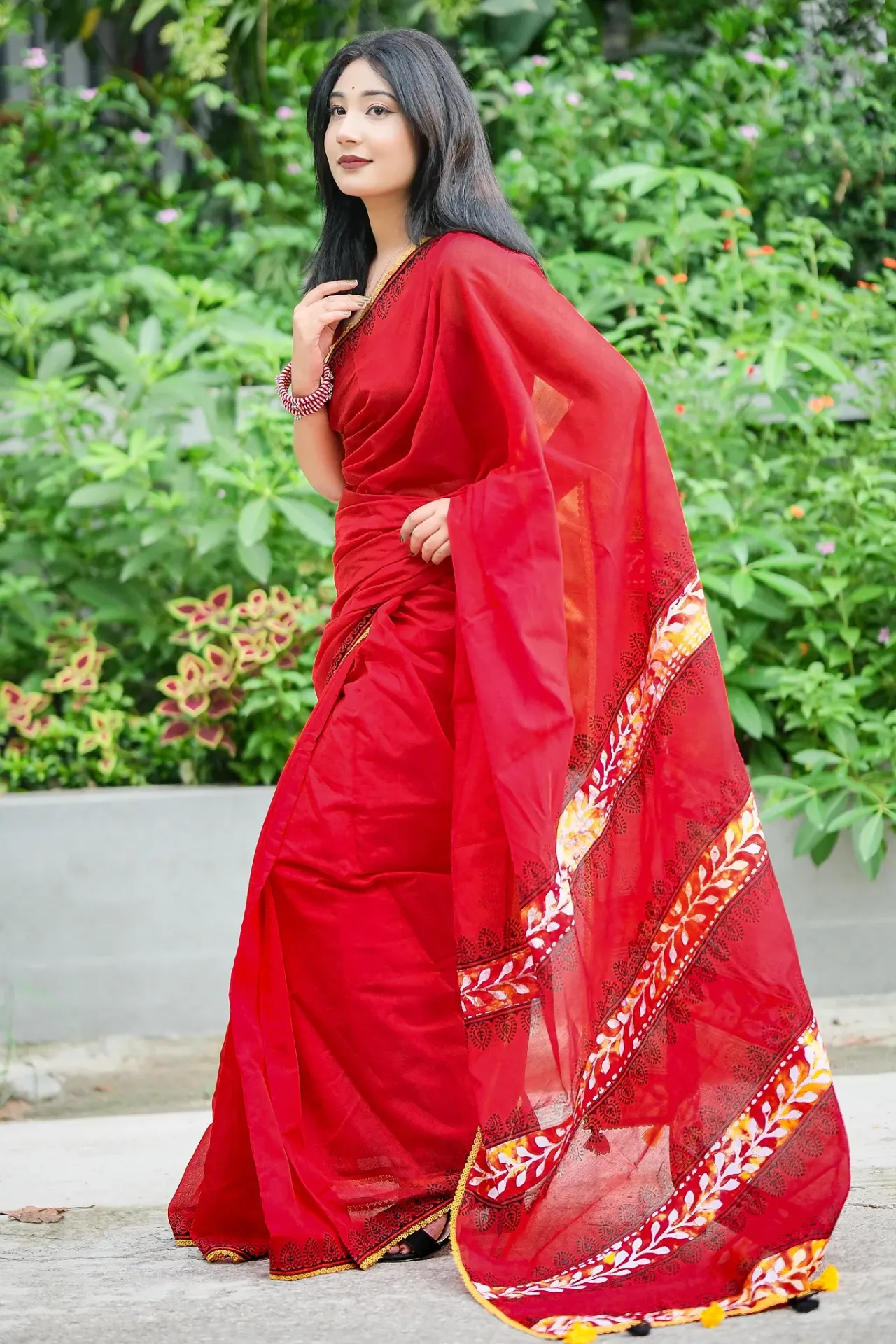[0136] Crimson Red Body Black Paisley Anchal Patchwork Sharee