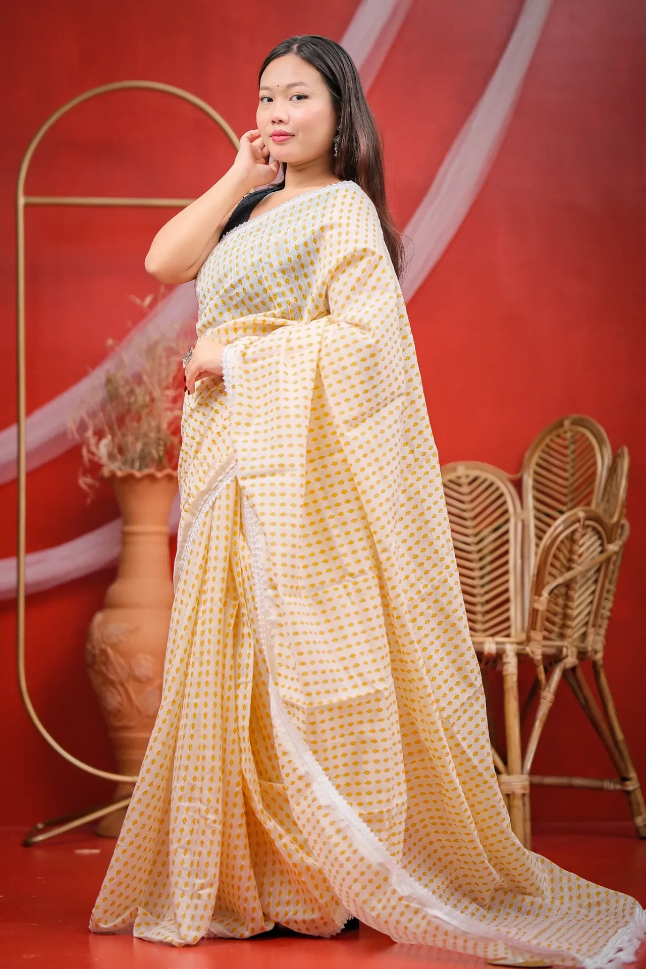 Crisp White All Over Repeating Geometric Leaf Motifs Screen Print Half Silk Sharee