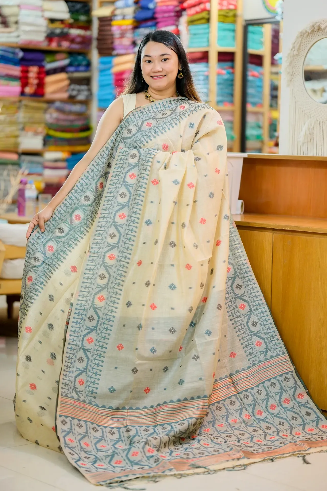 Off-white Body Sea Green Anchal HS Tantuj Sharee