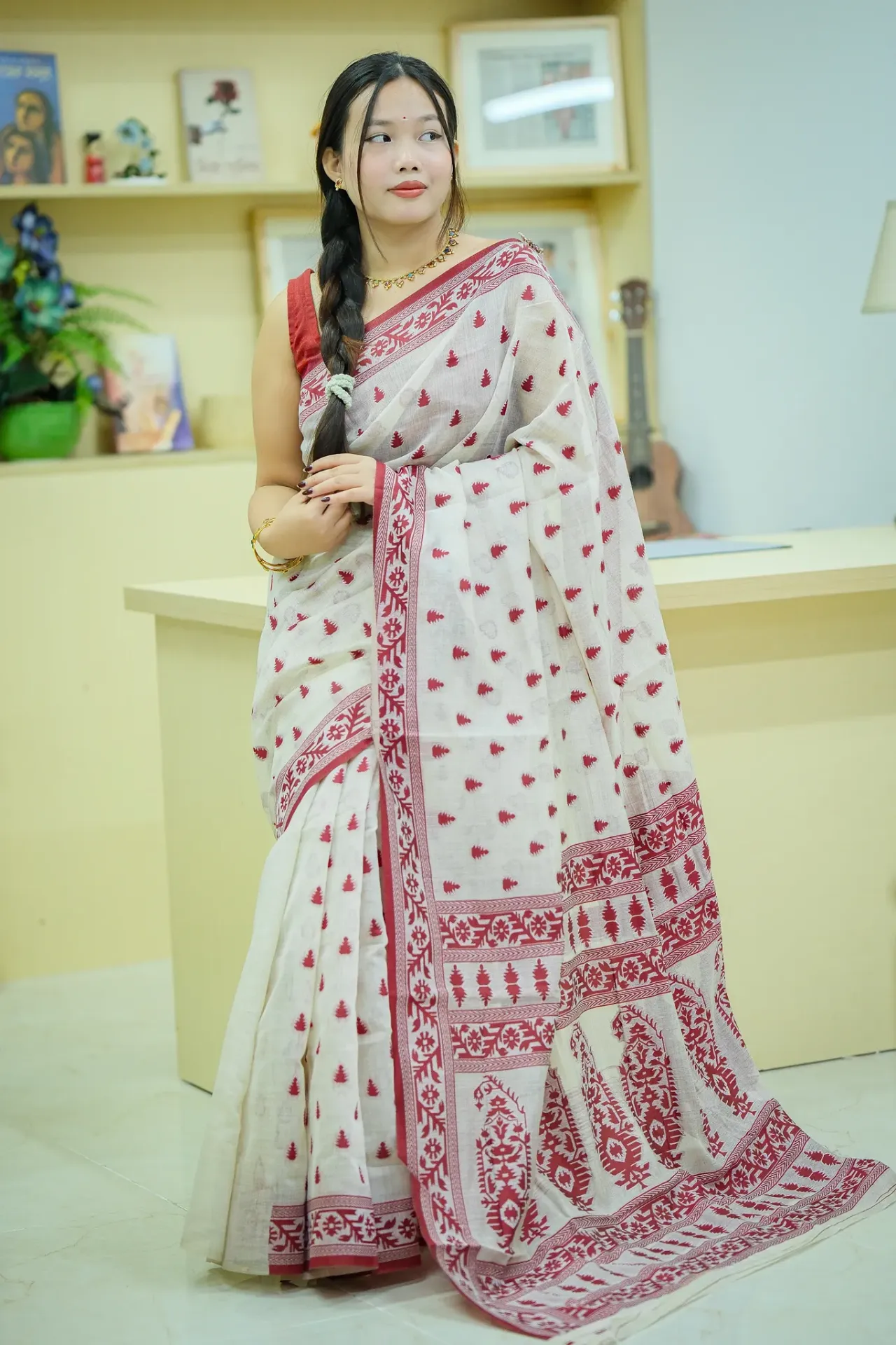 Off-white Body Maroon Paar HS Tantuj Sharee