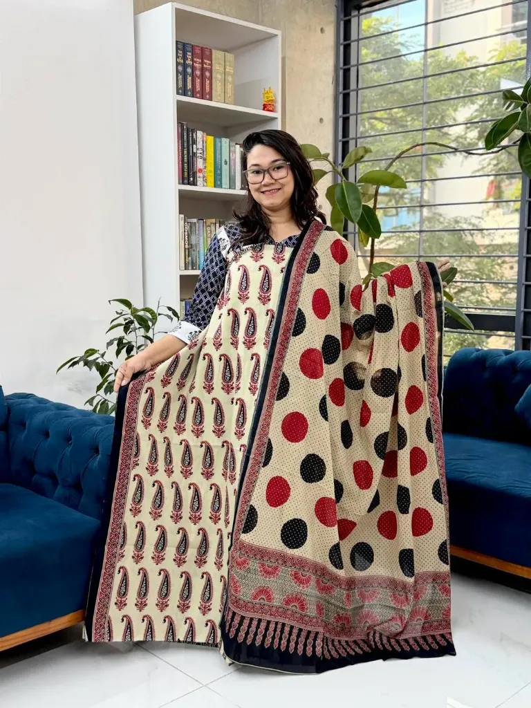 Cream Red Black Paisley Motifs Cotton Three Piece