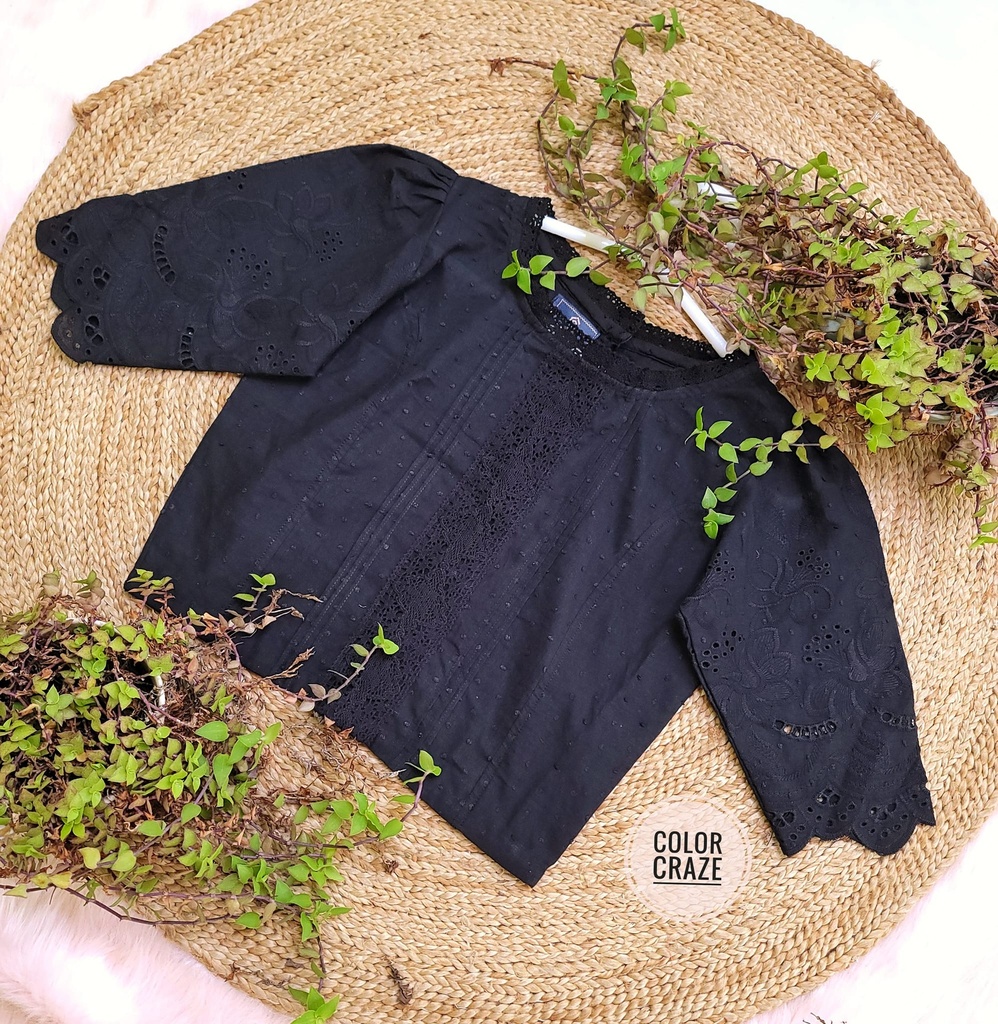 [0202] Black Victorian Blouse (34, Regular)
