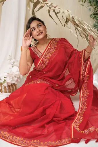 [0109] Kadombini- Half Silk Embroidery Sharee 