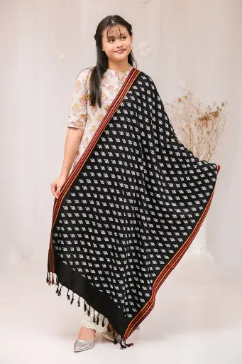 [1001] Black White Screen Print Shawl