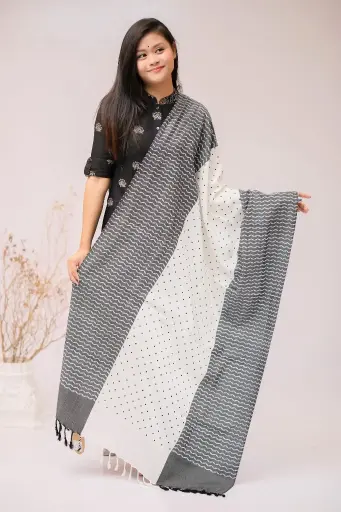 [1004] Black & Withe Block Print Shawl