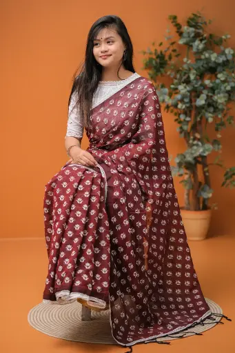 [0103] Deep Maroon Body White Flower Design Screen Print Cotton Sharee