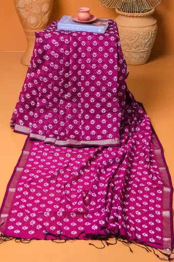 [0135] Deep Maroon Body White Rose Flower Design Cotta Cotton ‍Sharee