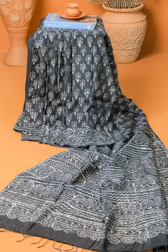 [0106] Ash Silk Natural Dye Sharee