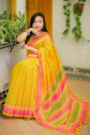 [0108] Mustard Yellow Zigzag Body Floral Anchal Mixed Cotton Sharee