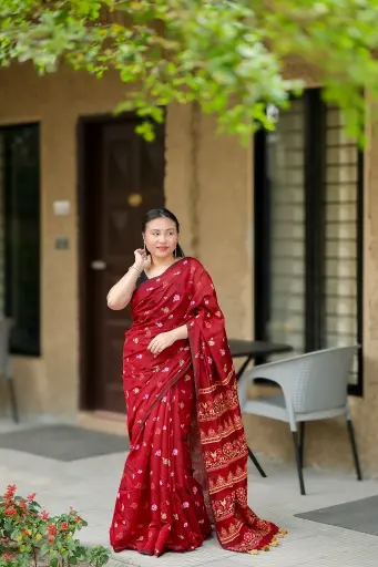 [0102] Lajbonti Half Silk Sharee