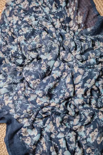[0123] Navy blue Body Sky Blue Floral Georgette Sharee